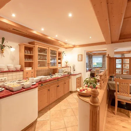Alpenpension Pfurtscheller Konukevi 4*