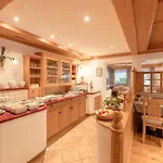 Alpenpension Pfurtscheller Penzion 4*